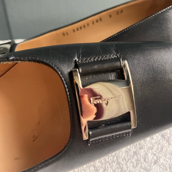 Salvatore Ferragamo Leather Bow Accents Pumps, Size 9 - Picture 5 of 5